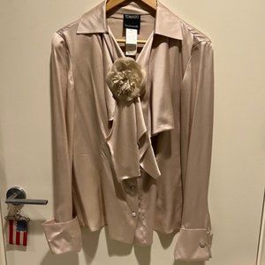 Silk beige blouse with flower pin - Tomaso Steffenelli designer. Size 46